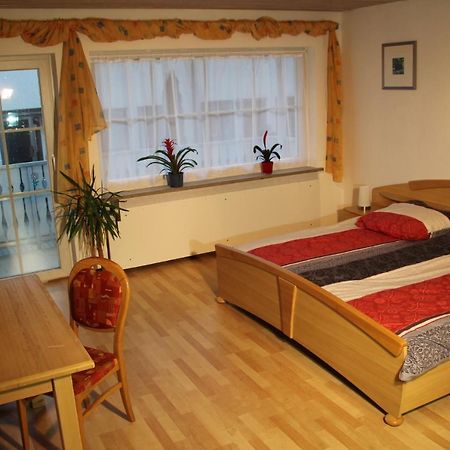 Ferienwohnung Mit 4 Schlafzimmer Fuer 2 Bis 9 Gaeste----Apartment With 4 Bedrooms For 2 To 9 Guests Nuremberg Ngoại thất bức ảnh