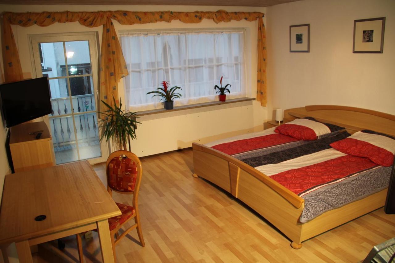 Ferienwohnung Mit 4 Schlafzimmer Fuer 2 Bis 9 Gaeste----Apartment With 4 Bedrooms For 2 To 9 Guests Nuremberg Ngoại thất bức ảnh